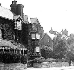 Another-close-up-of-Brittany-Road.-1906.